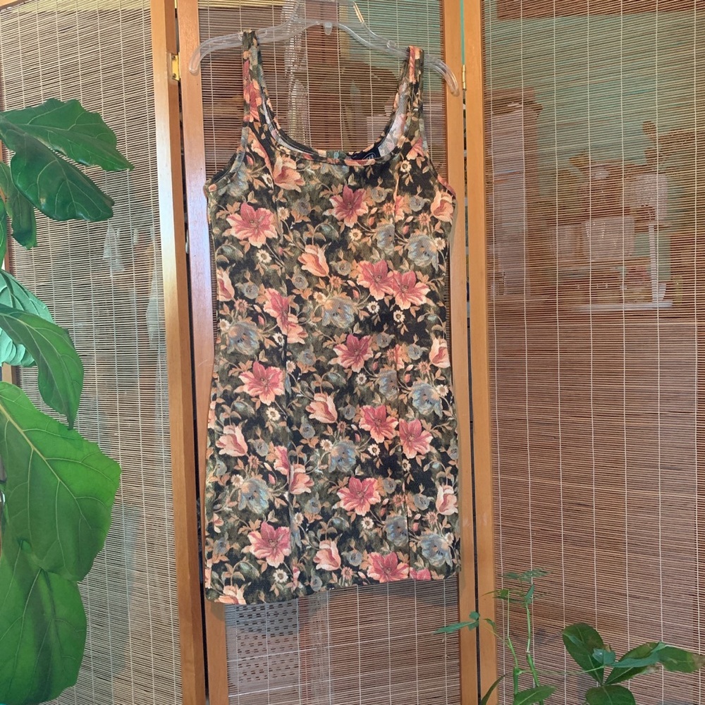 Medium floral mini dress with slit on the left side. Brand new never worn